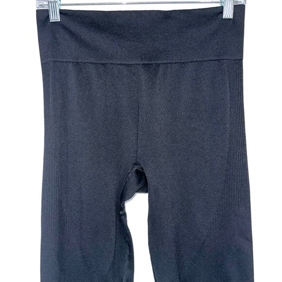 PINK Active Victoria’s Secret Black Seamless Athletic Leggings Size M/L - Picture 3 of 11